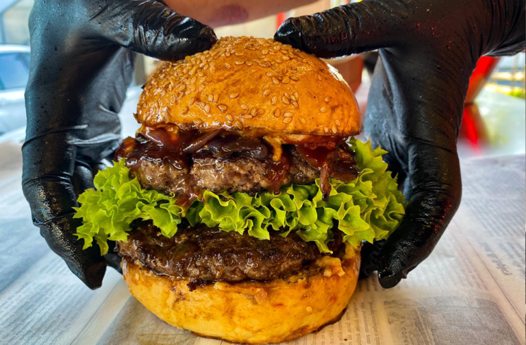 essen bestellen lieferung burger restaurant 768x503