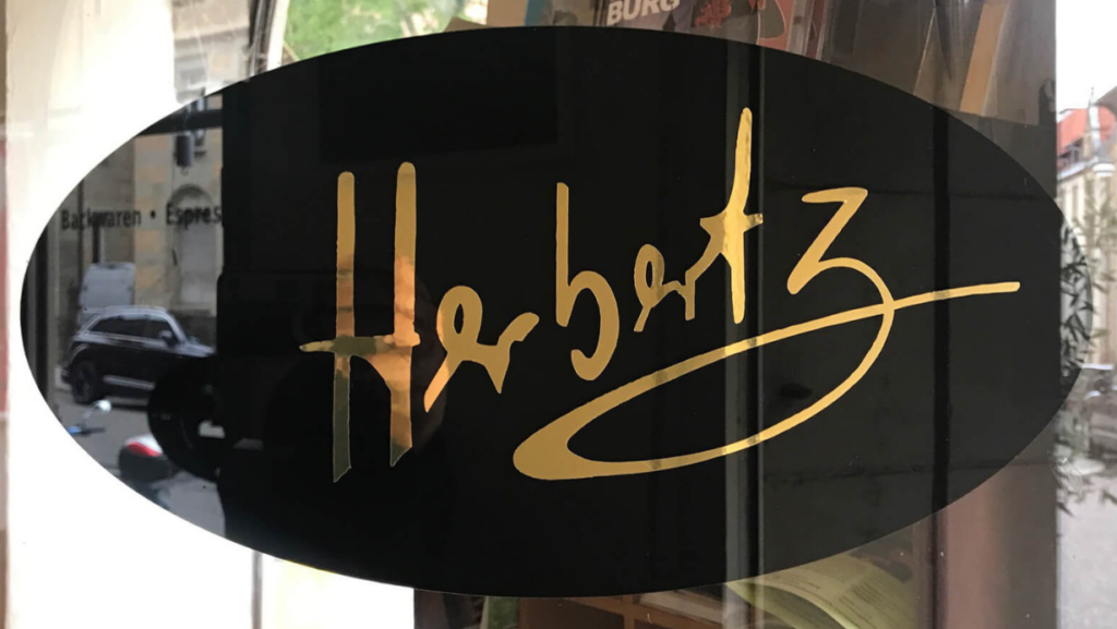 Mit Bitcoin bezahlen? Besuche Herbert'z Café!