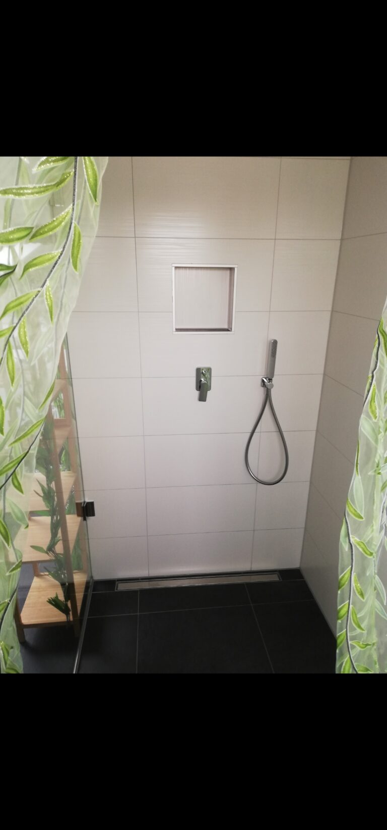 BC823976 EFB0 40DE AE60 056945EE7276 768x1644